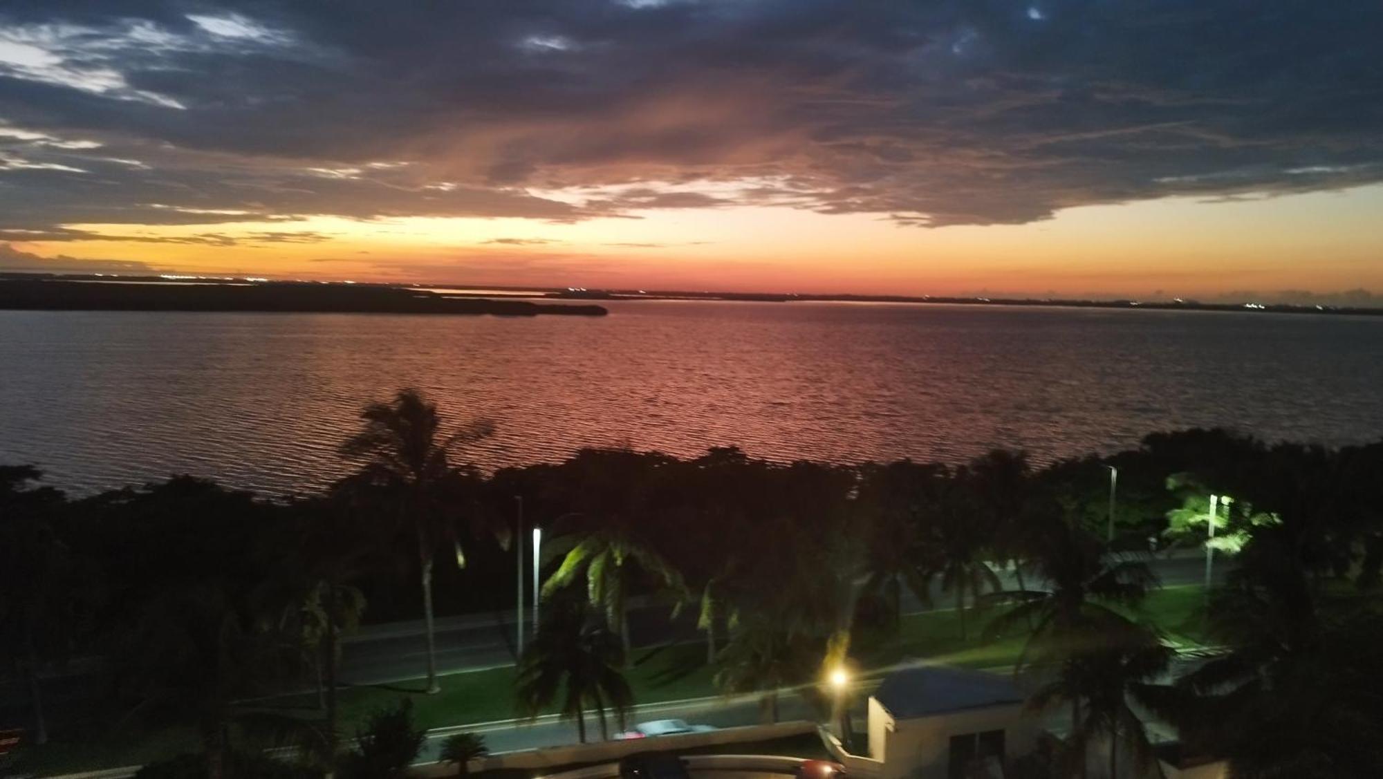 “Magic Sunrise At Cancun” Eksteriør billede